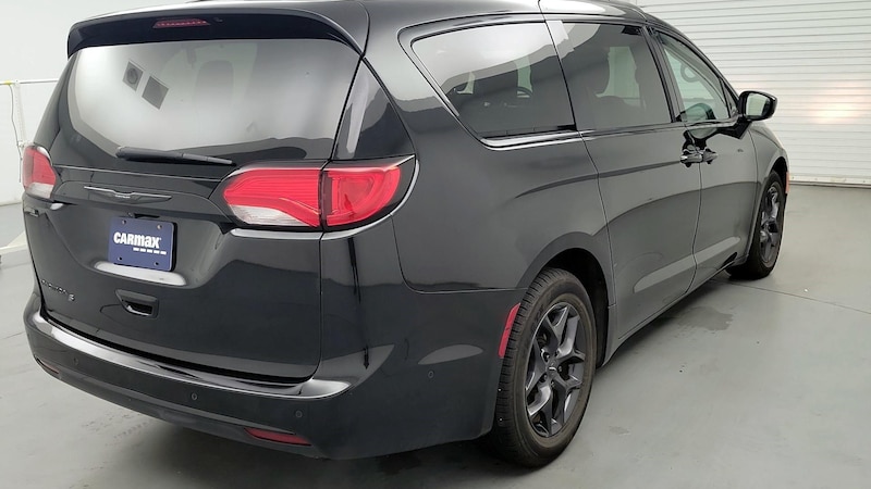 2019 Chrysler Pacifica  5