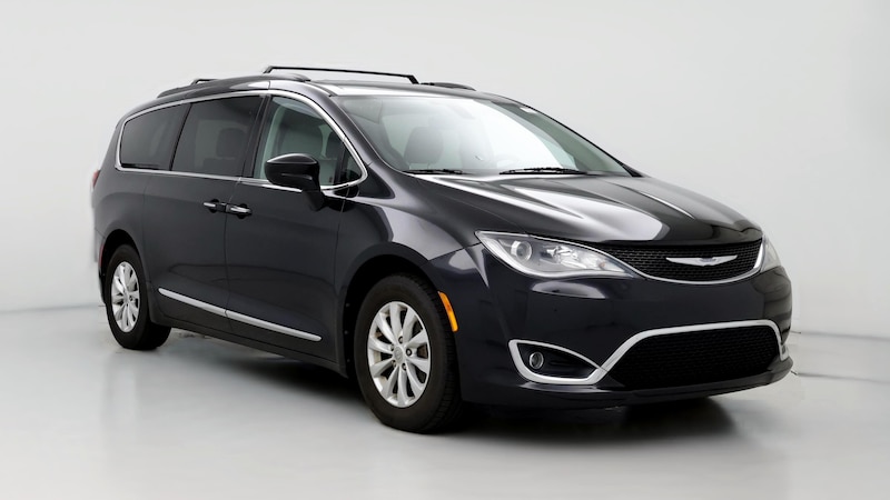 2017 Chrysler Pacifica Touring L Hero Image