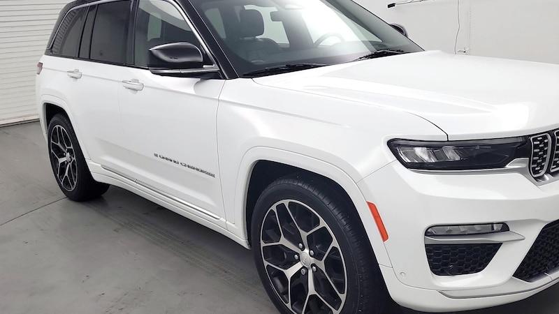 2022 Jeep Grand Cherokee Summit Hero Image