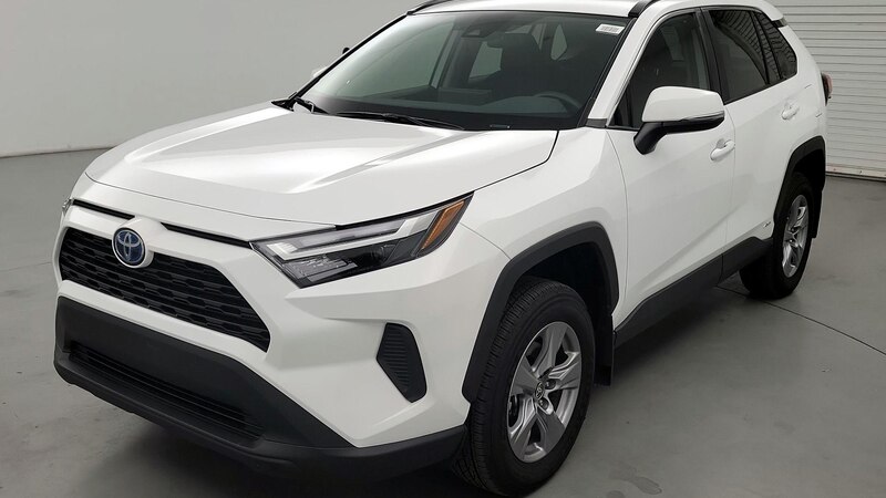 2024 Toyota RAV4 XLE 3