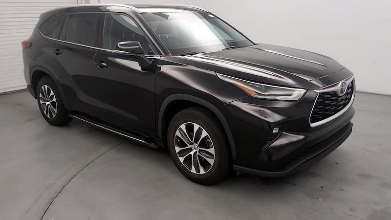 2022 Toyota Highlander XLE Hero Image