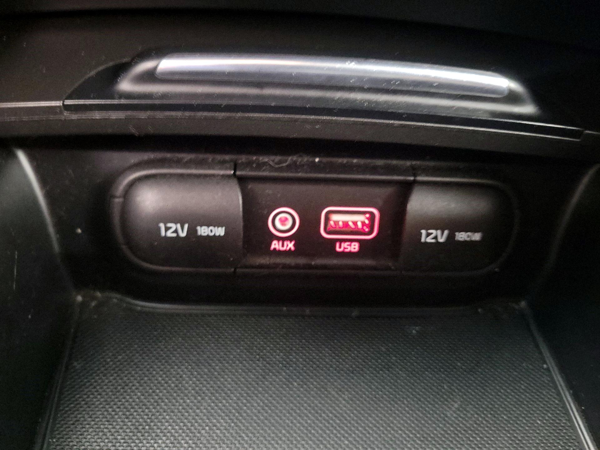 Thumbnail: 2016 Kia Optima - 16