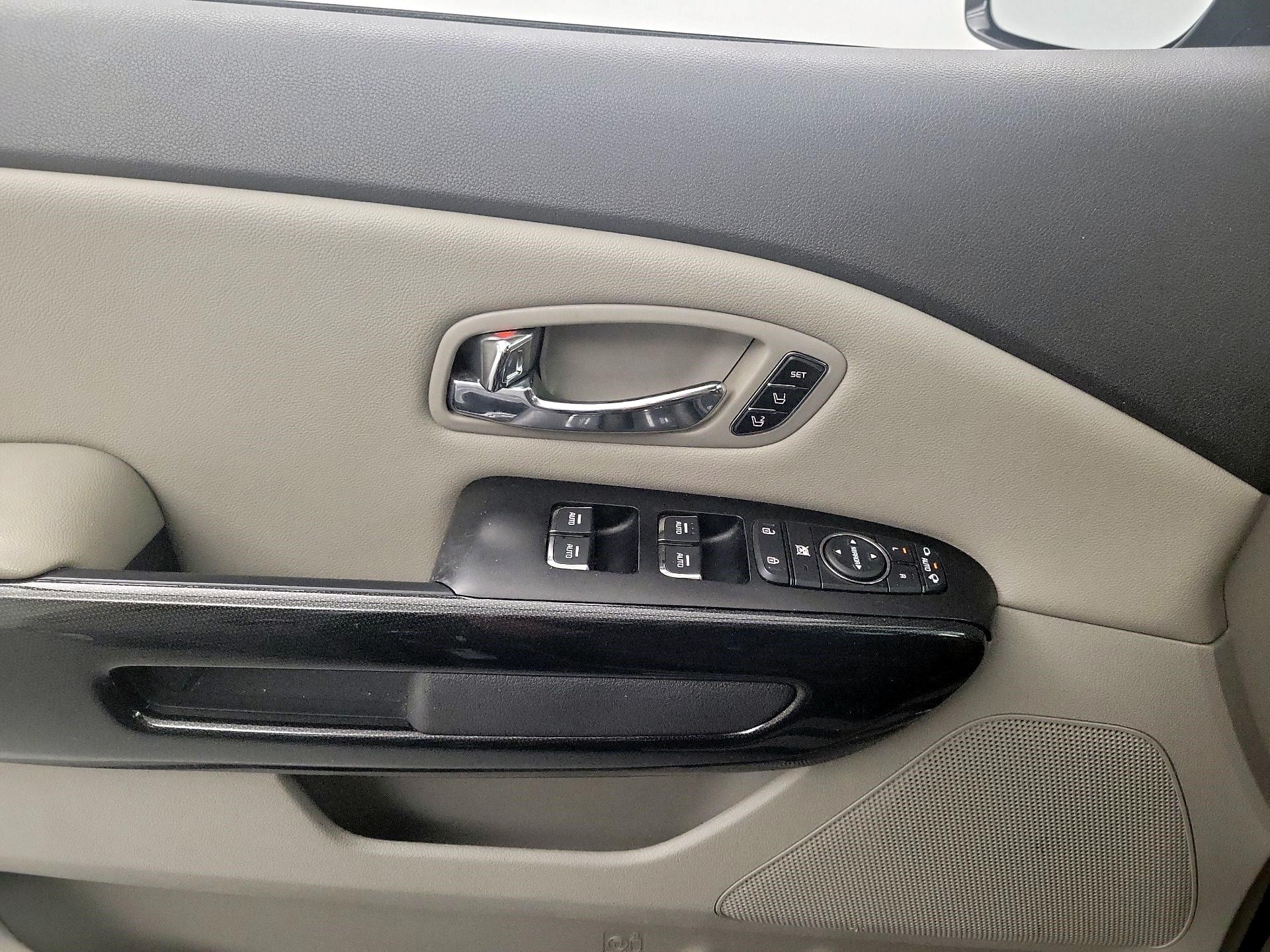 Thumbnail: 2016 Kia Sedona - 10