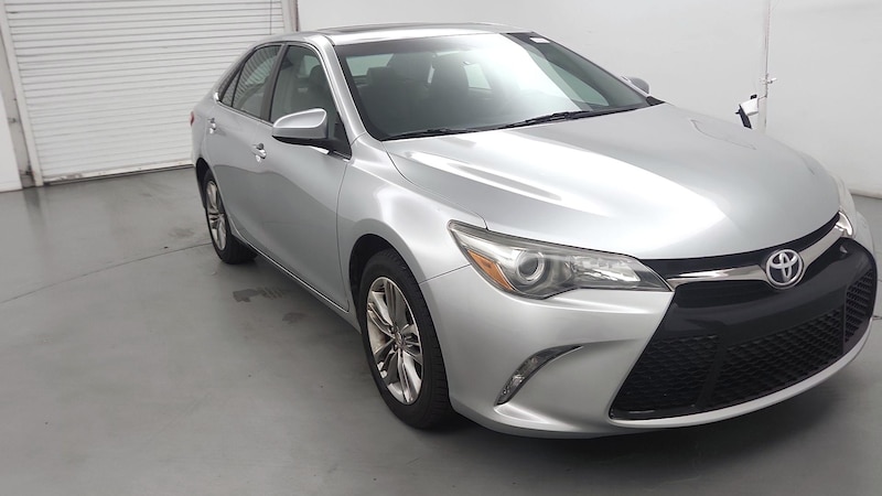 2016 Toyota Camry SE Hero Image