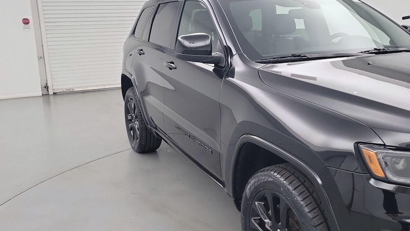 2022 Jeep Grand Cherokee Laredo Hero Image