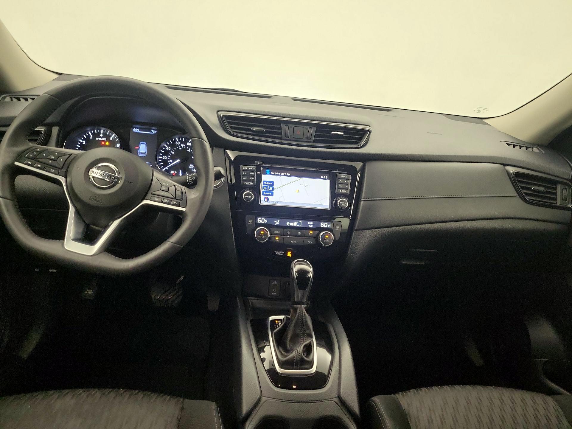 Thumbnail: 2017 Nissan Rogue - 9