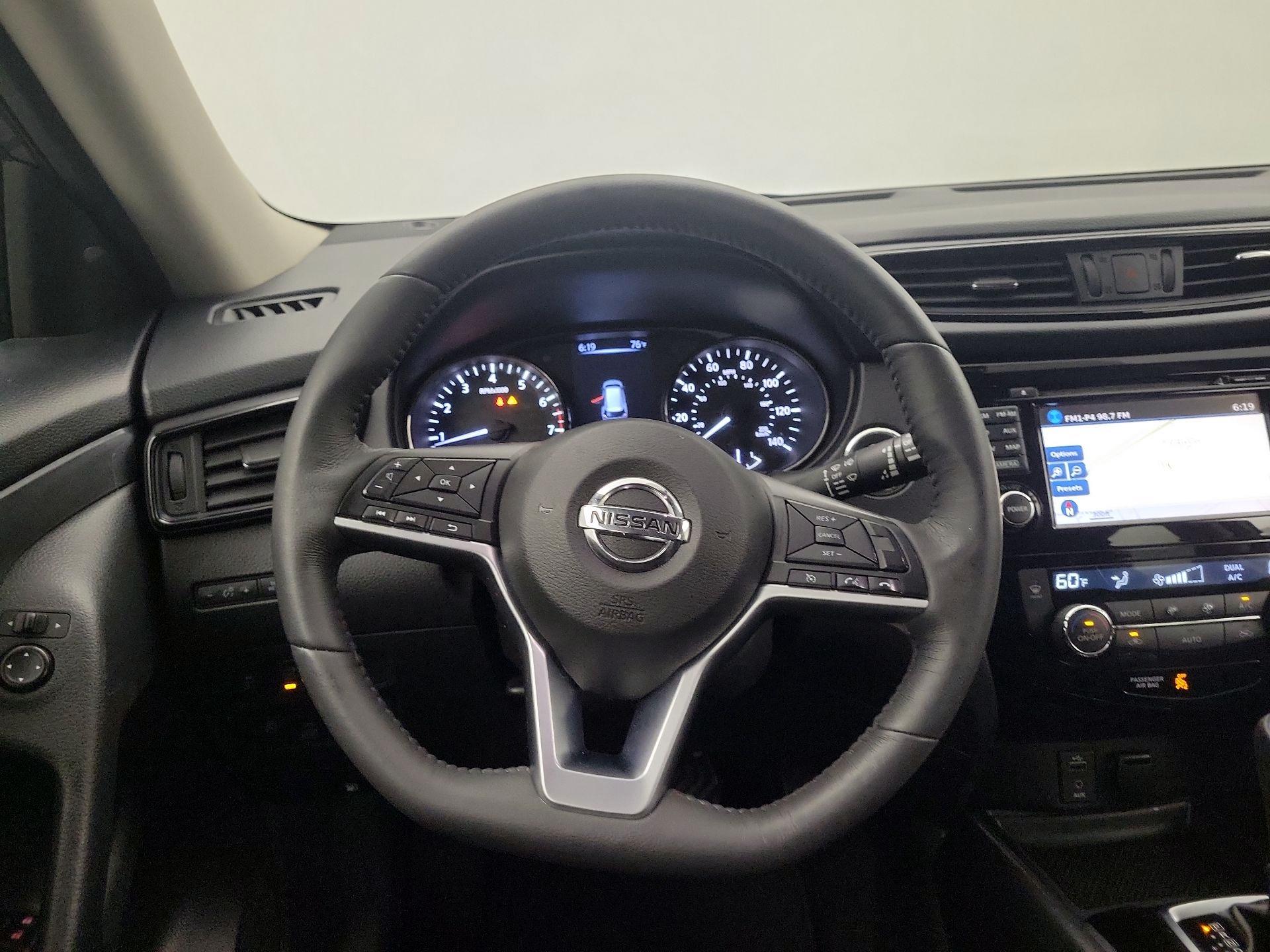 Thumbnail: 2017 Nissan Rogue - 10