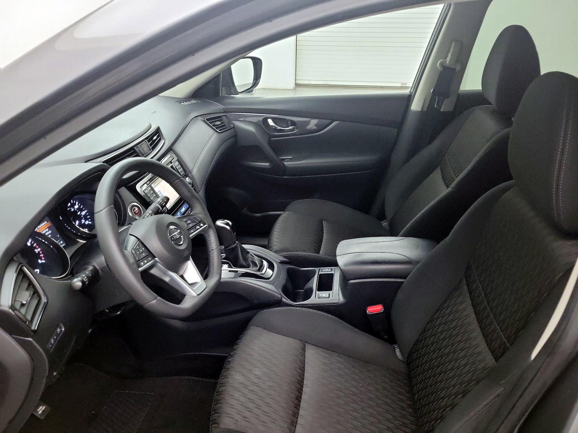Thumbnail: 2017 Nissan Rogue - 11
