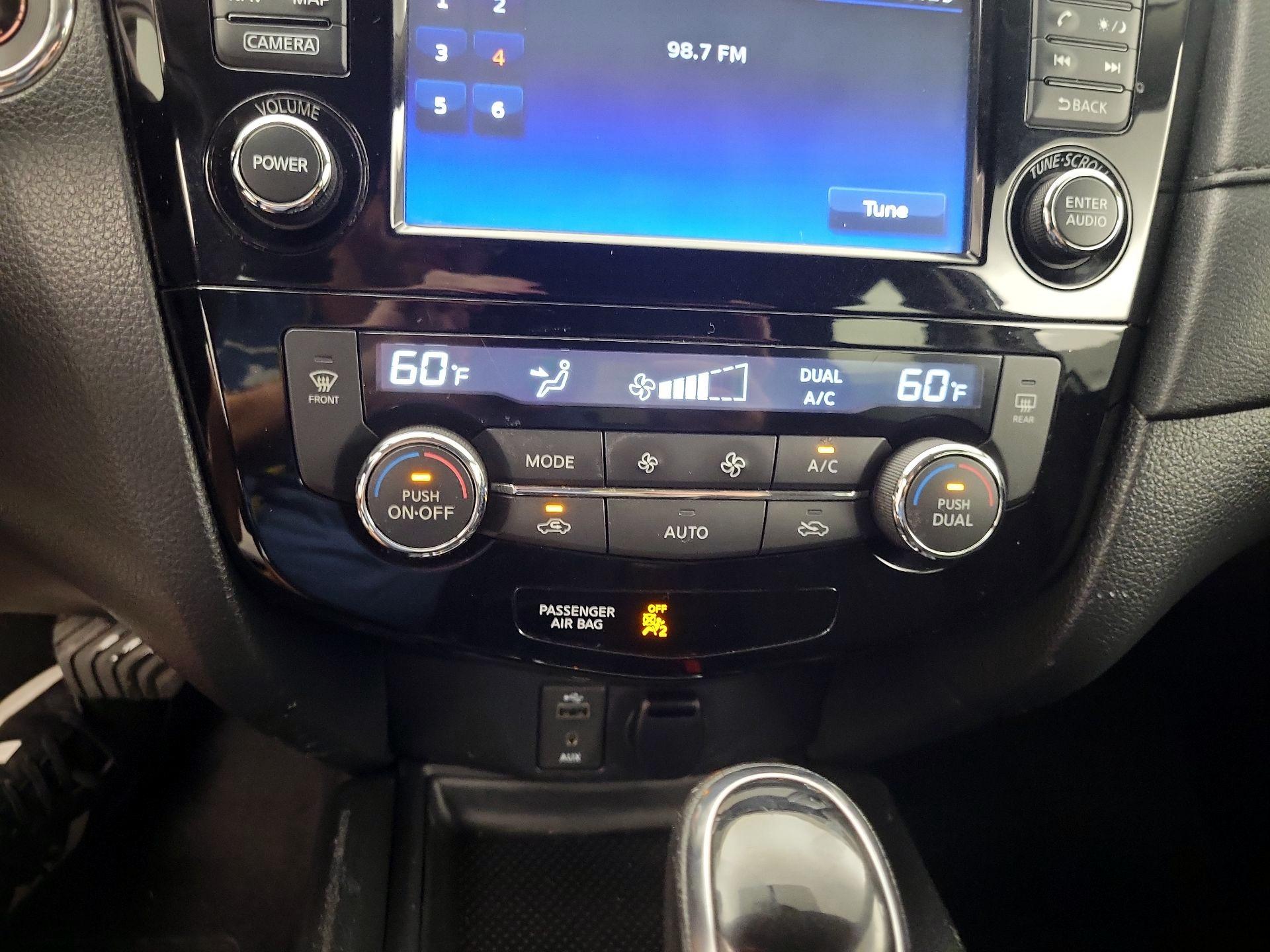Thumbnail: 2017 Nissan Rogue - 17