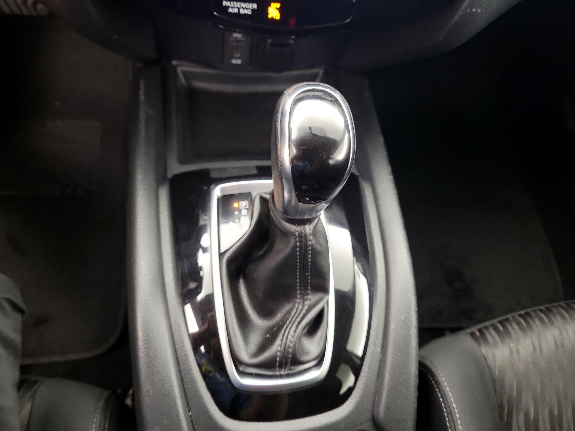 Thumbnail: 2017 Nissan Rogue - 18