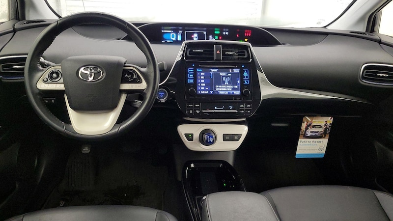 2017 Toyota Prius Three Touring 9