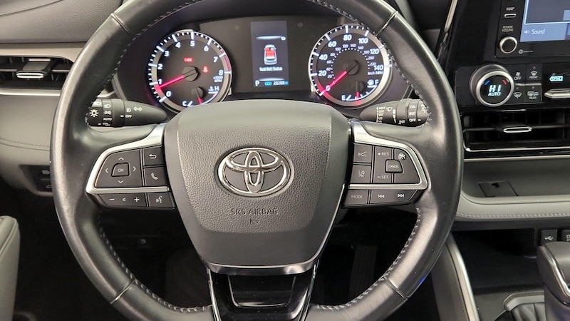 2021 Toyota Highlander LE 10