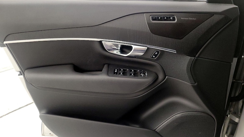 2020 Volvo XC90 T6 Momentum 12