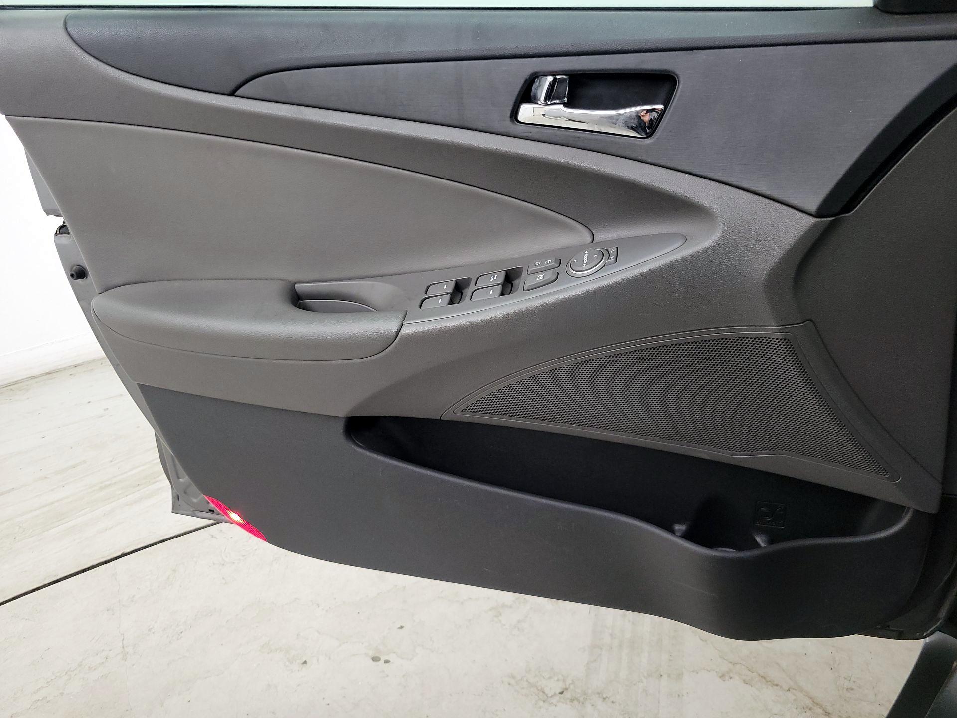 Thumbnail: 2013 Hyundai Sonata - 12
