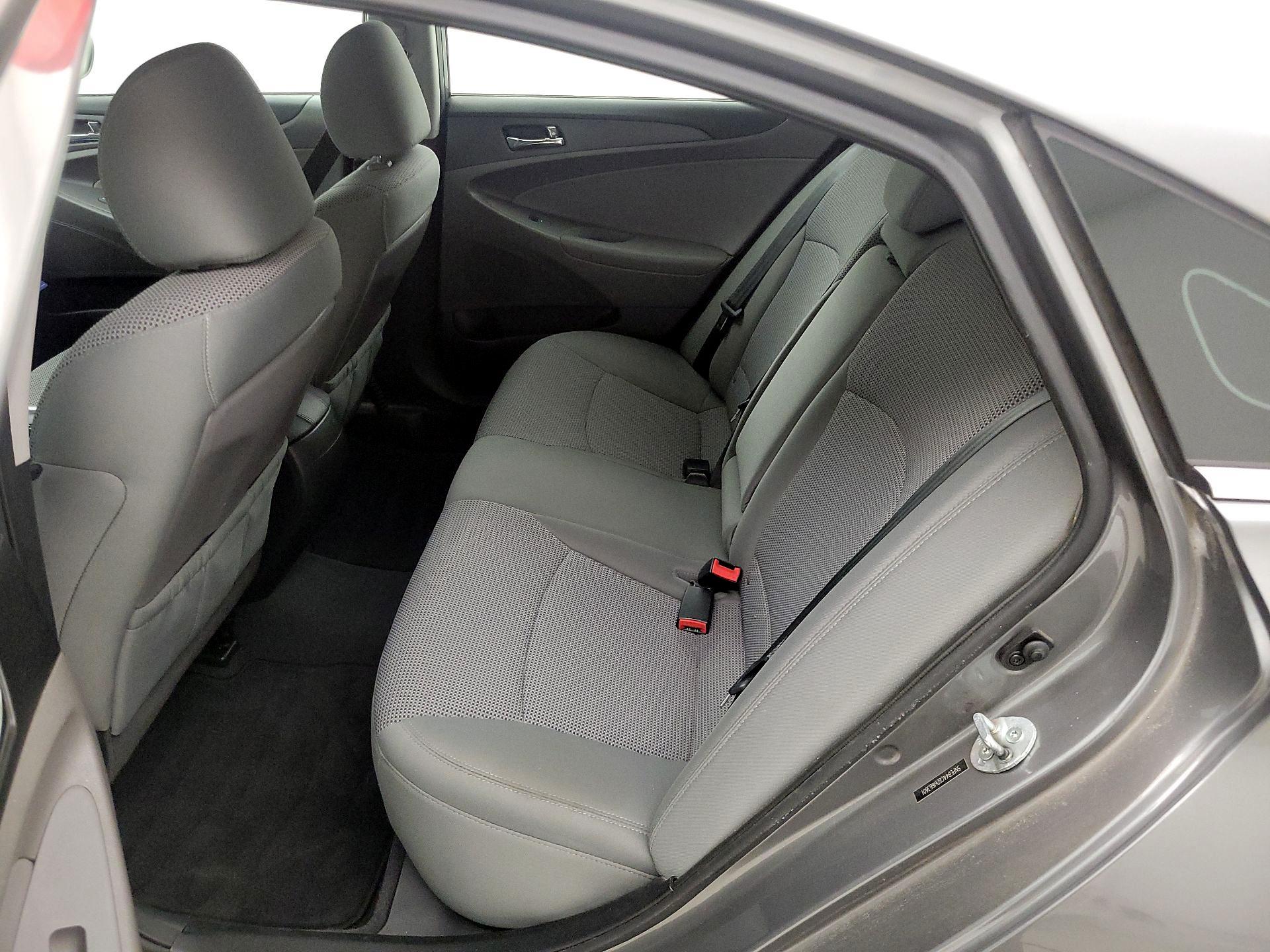 Thumbnail: 2013 Hyundai Sonata - 18