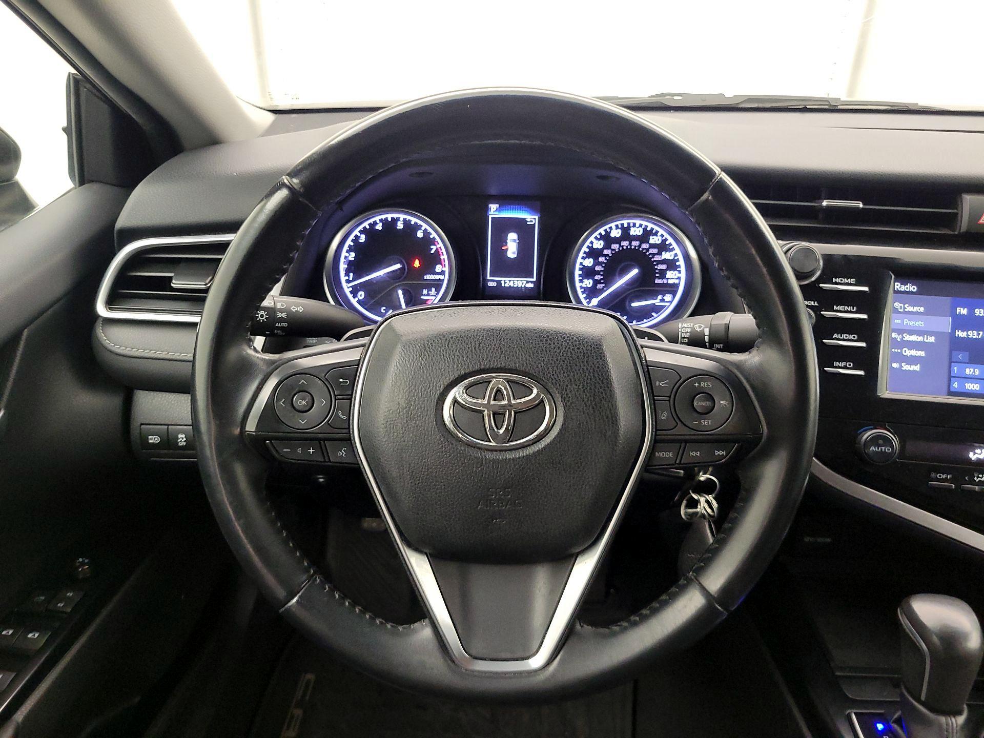 Thumbnail: 2018 Toyota Camry - 10