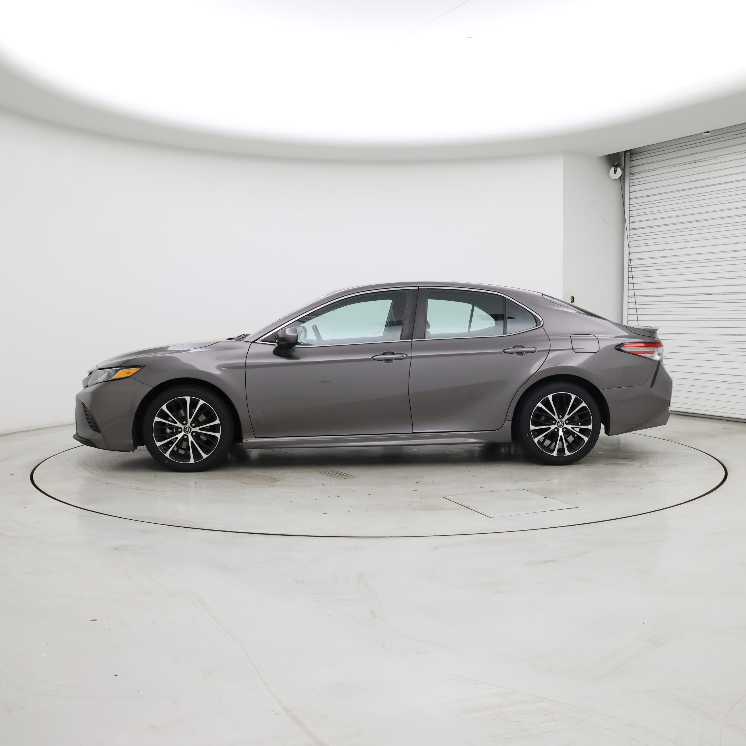 Thumbnail: 2018 Toyota Camry - 3