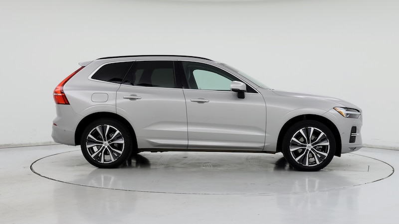 2022 Volvo XC60 B5 Momentum 7