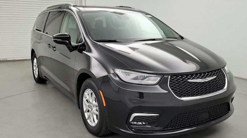 2022 Chrysler Pacifica Touring L Hero Image