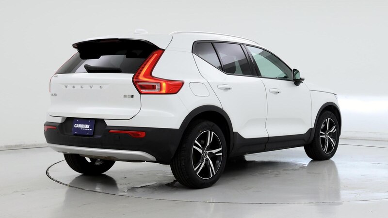 2023 Volvo XC40 B5 Core 8