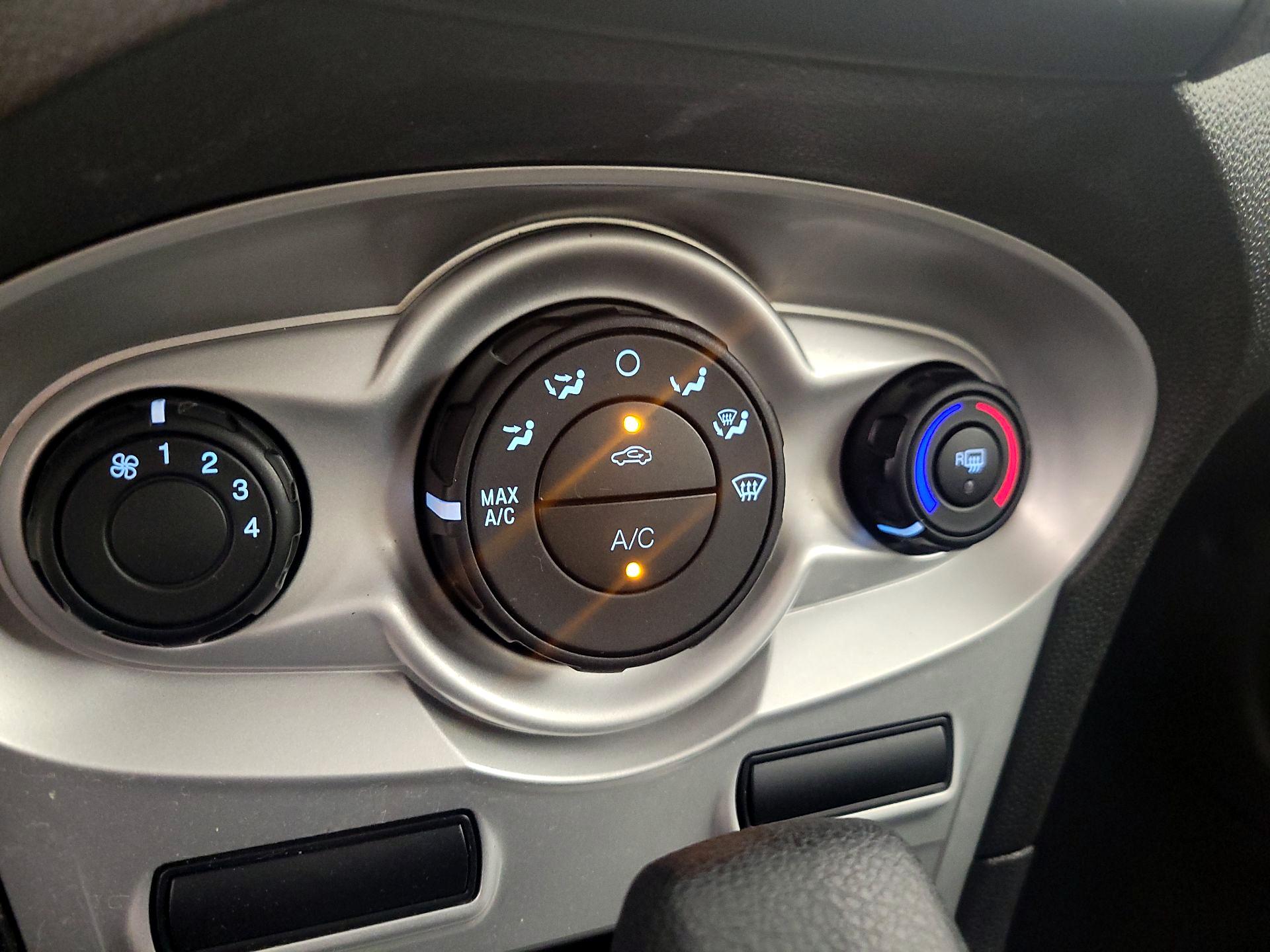 Thumbnail: 2019 Ford Fiesta - 17