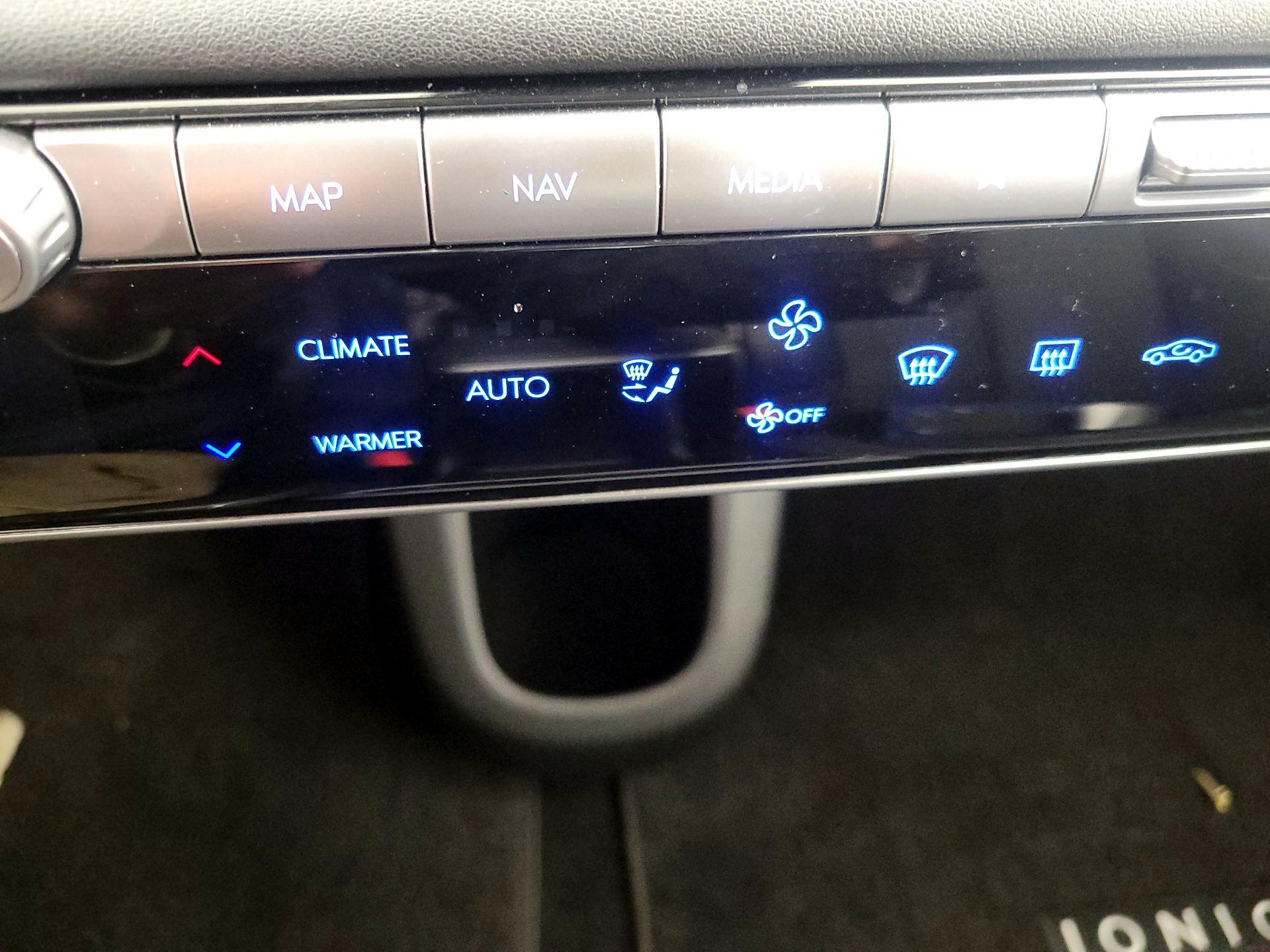 Thumbnail: 2022 Hyundai Ioniq 5 - 17