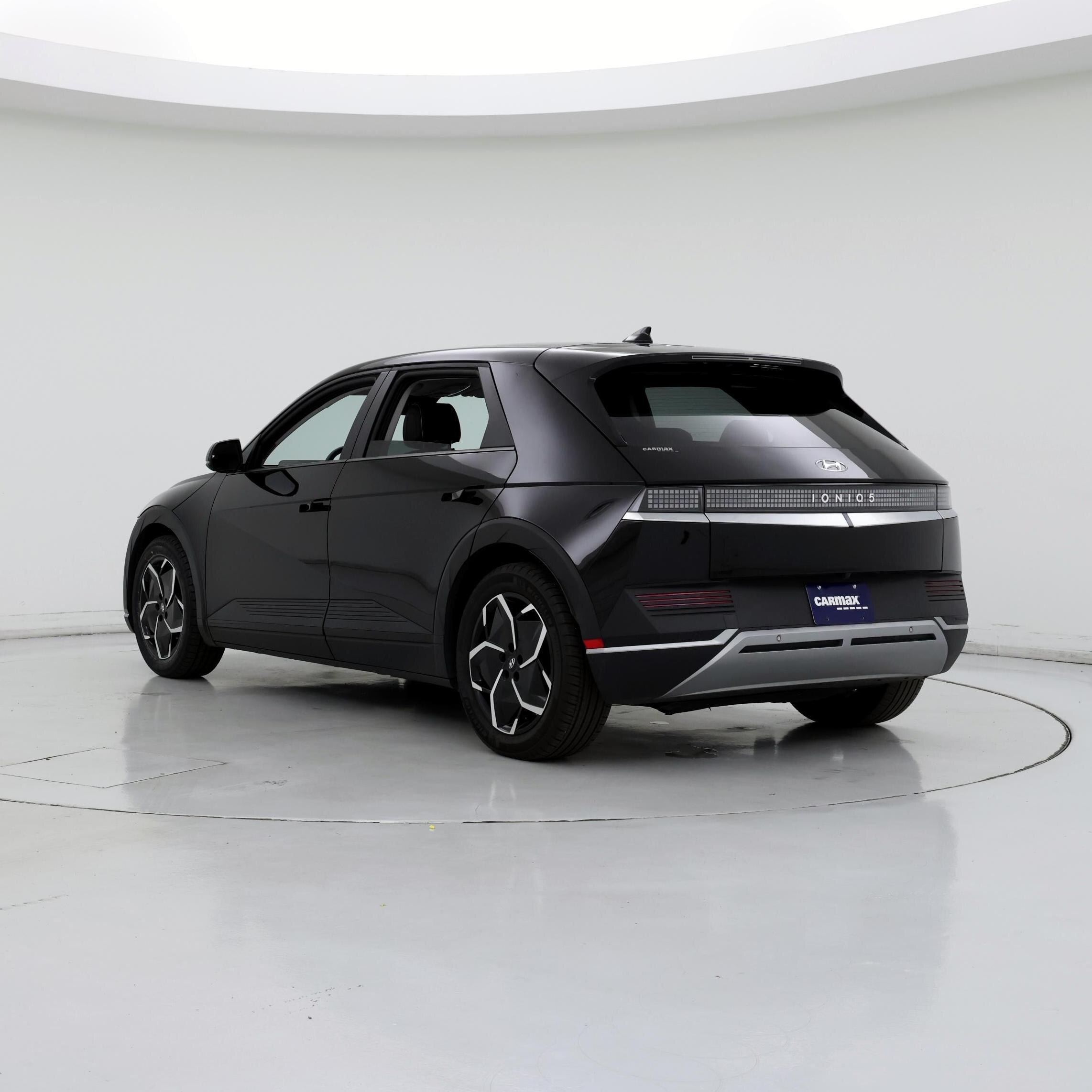 Thumbnail: 2022 Hyundai Ioniq 5 - 2