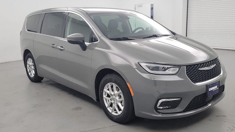 2023 Chrysler Pacifica Touring L Hero Image