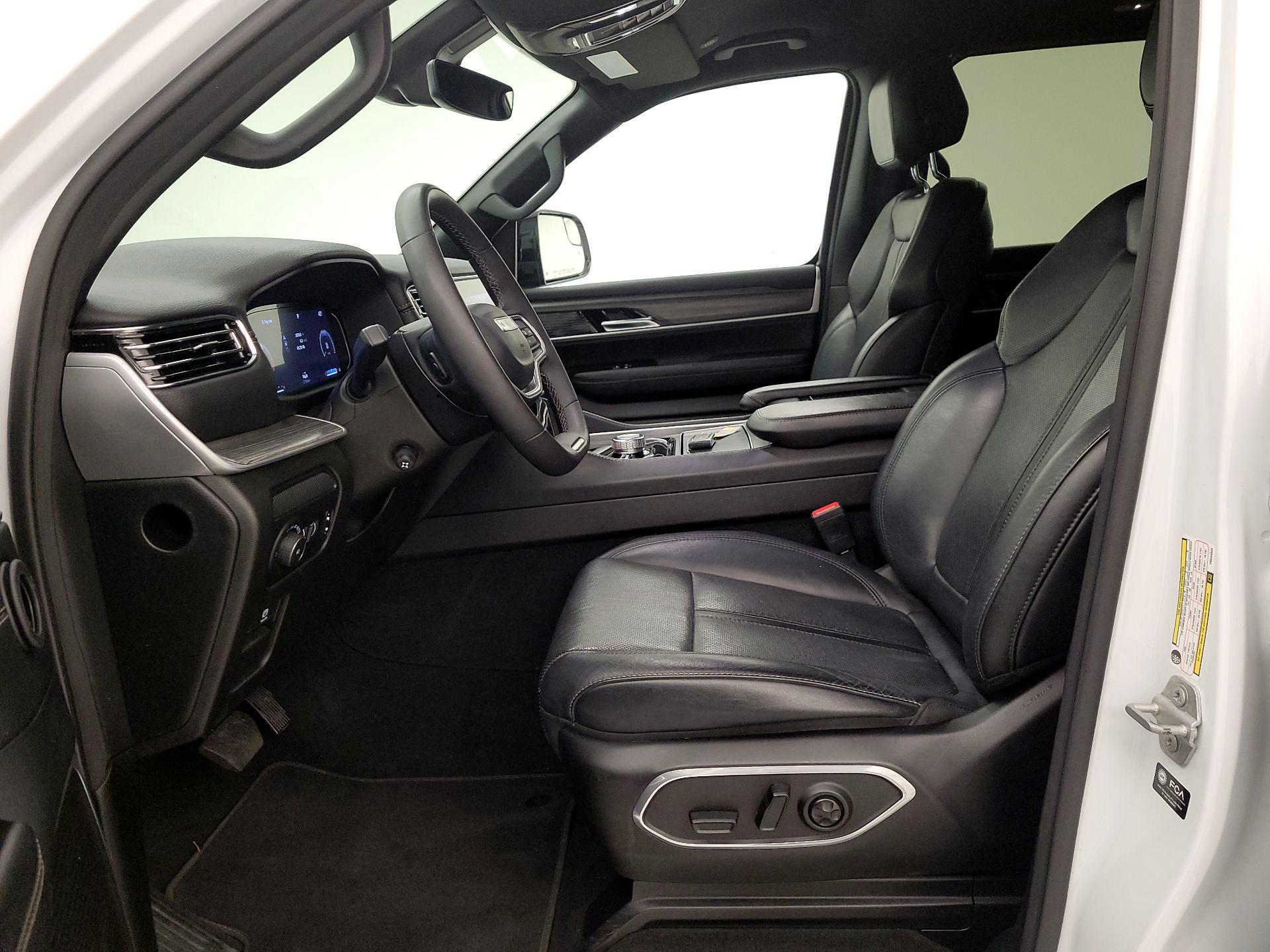 Thumbnail: 2023 Jeep Wagoneer - 11