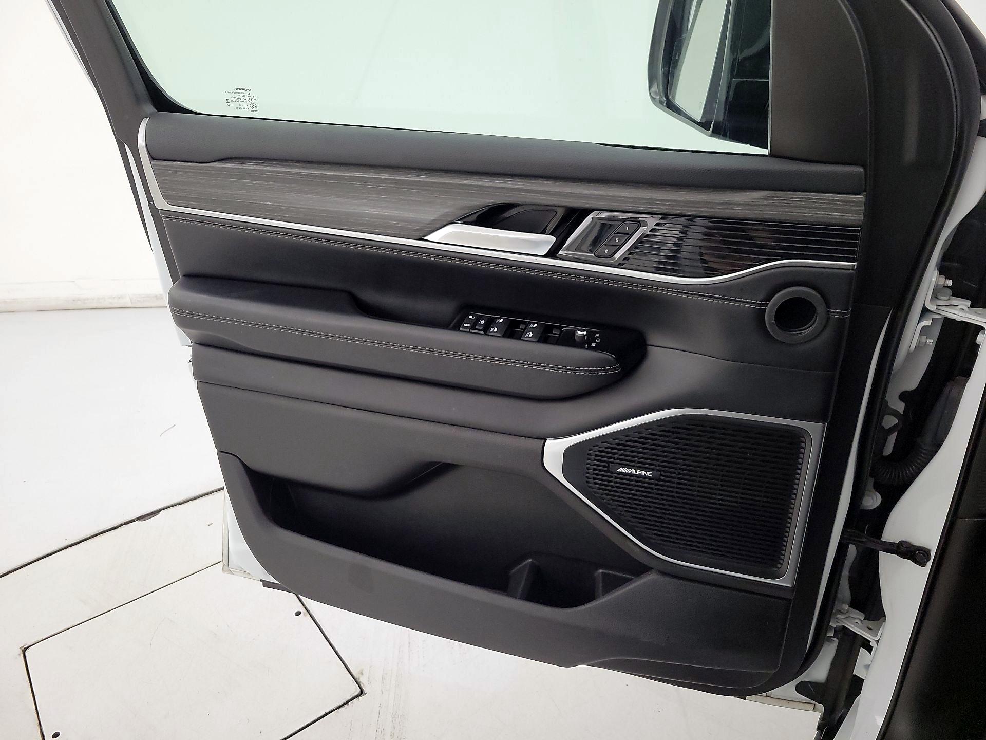 Thumbnail: 2023 Jeep Wagoneer - 12