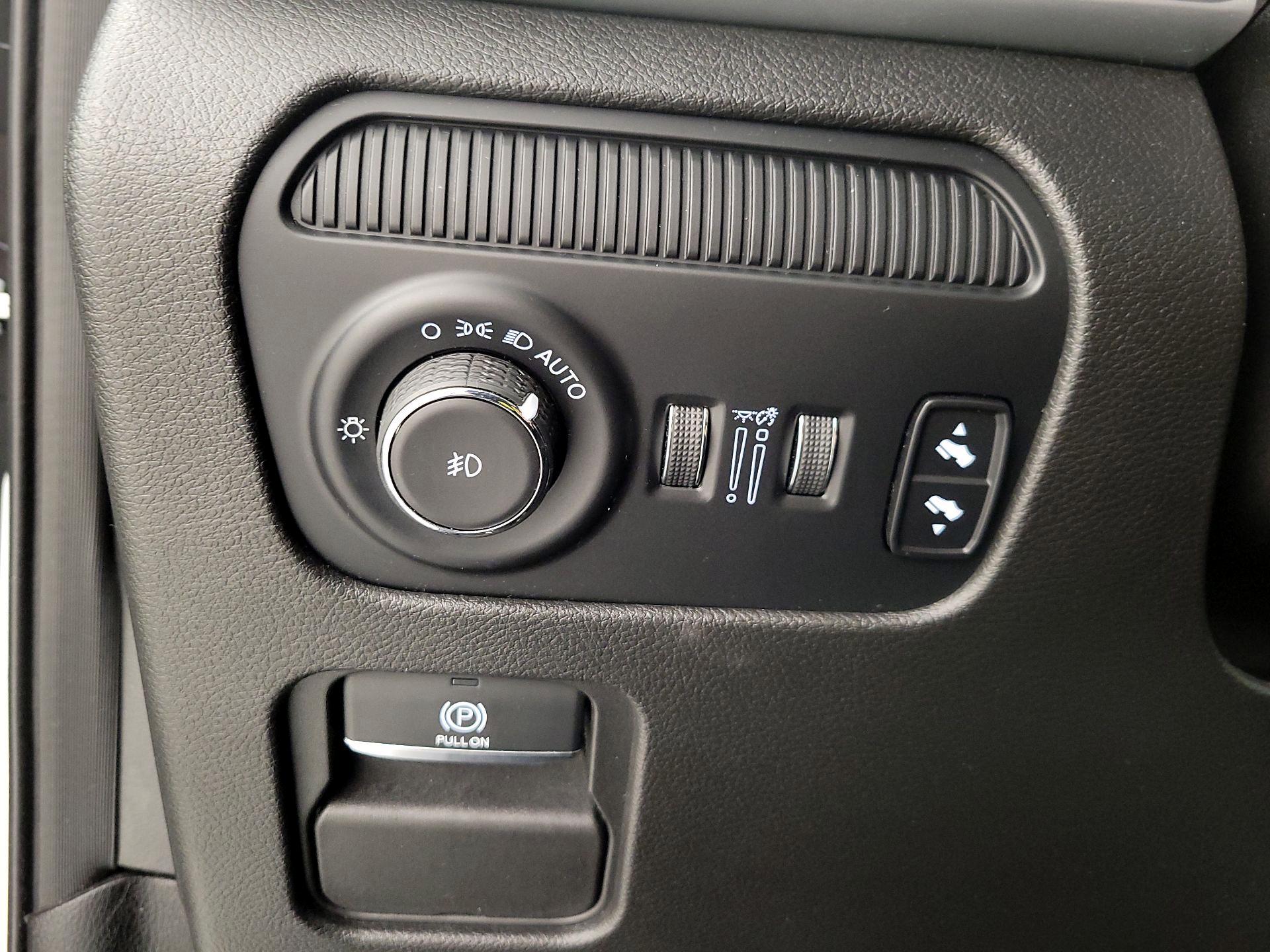 Thumbnail: 2023 Jeep Wagoneer - 13