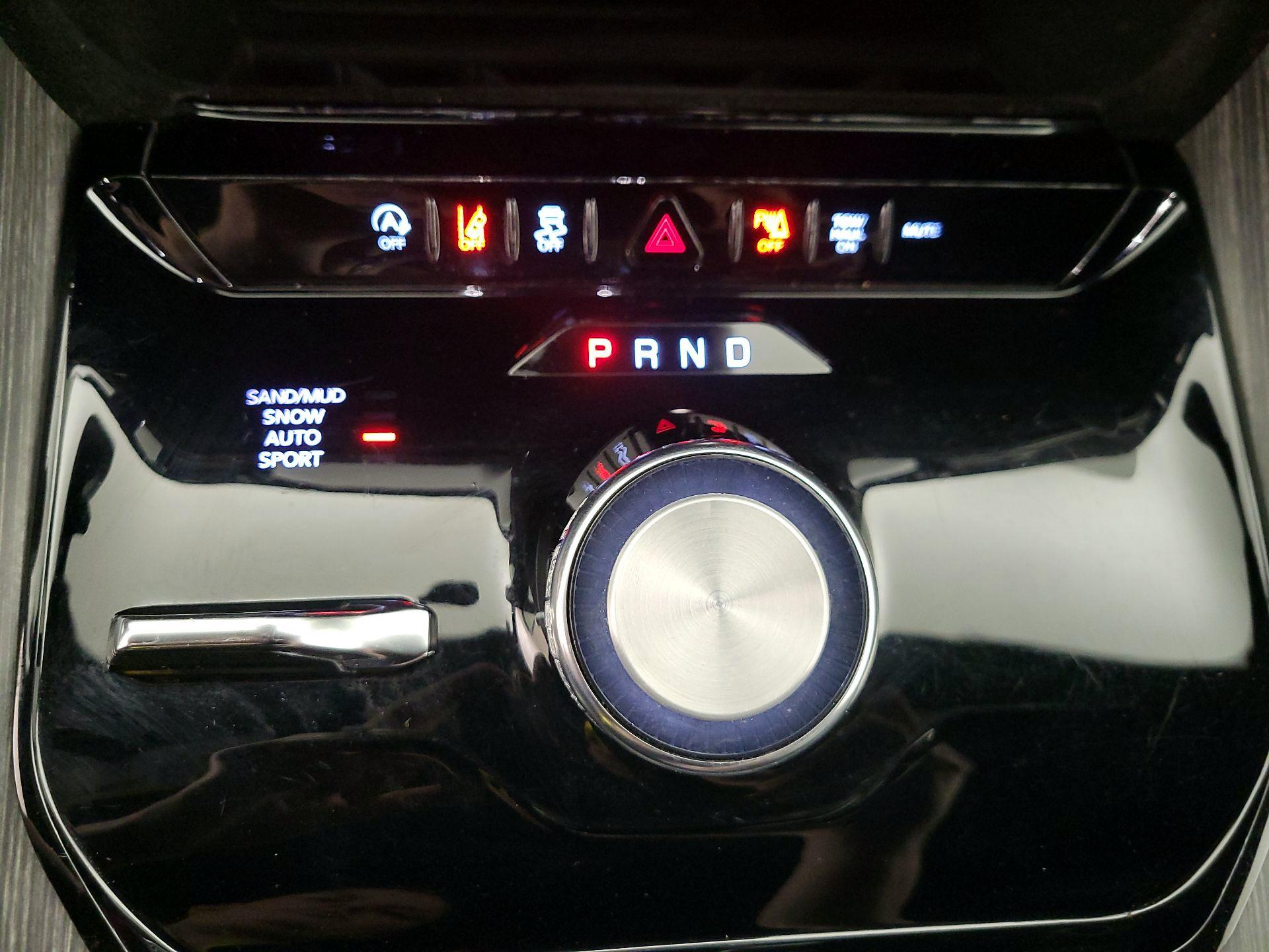 Thumbnail: 2023 Jeep Wagoneer - 18