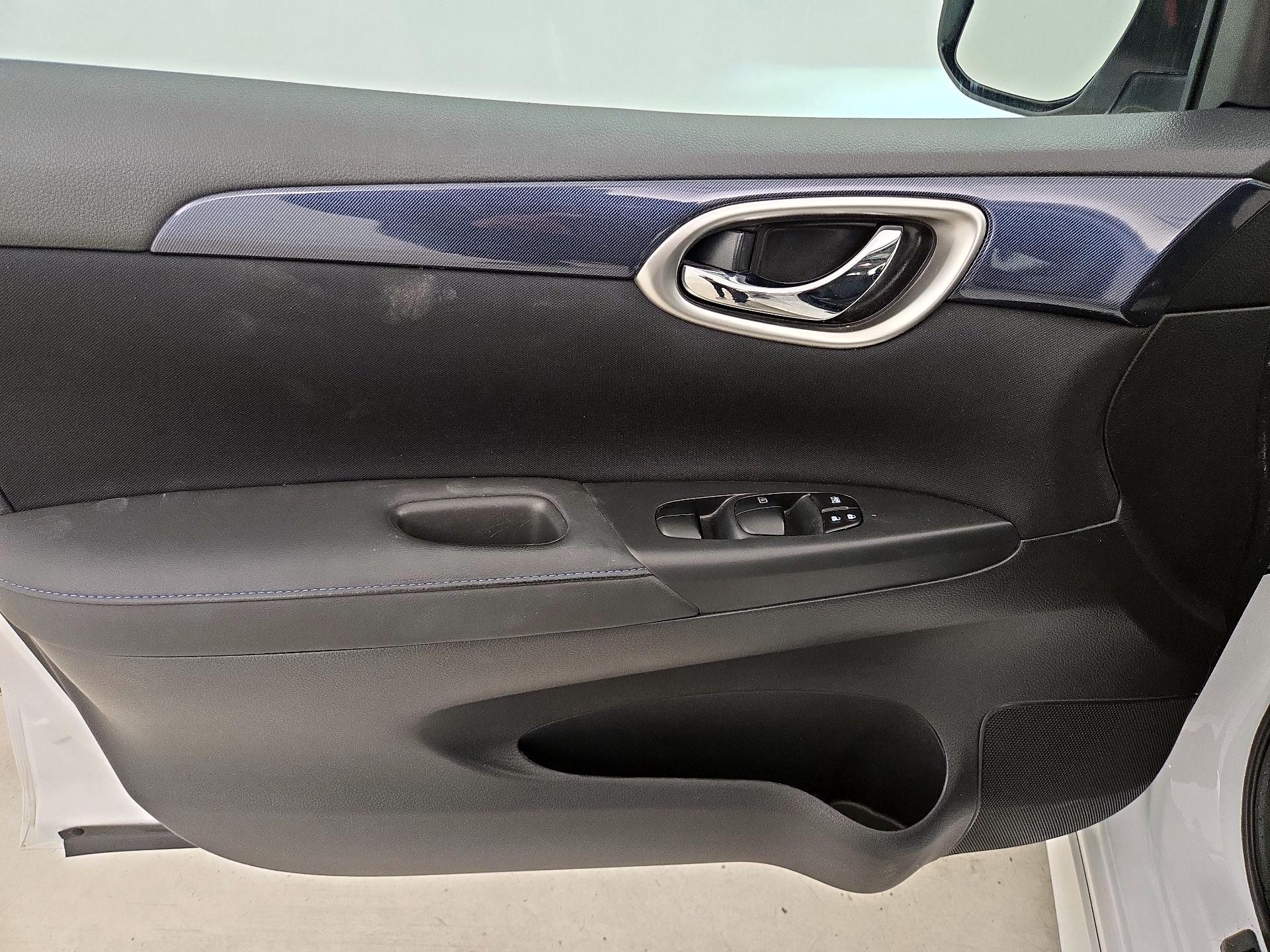 Thumbnail: 2017 Nissan Sentra - 12