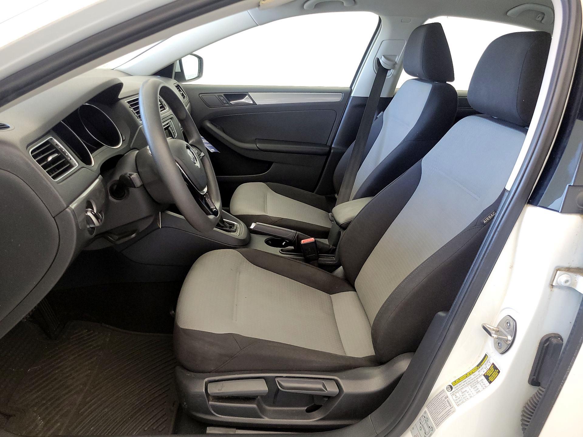 Thumbnail: 2017 Volkswagen Jetta - 11