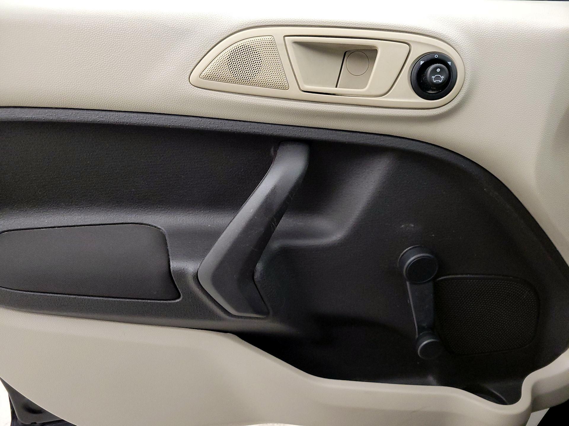 Thumbnail: 2013 Ford Fiesta - 12