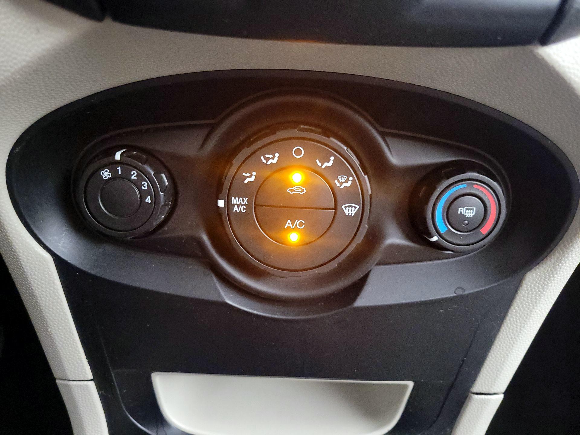Thumbnail: 2013 Ford Fiesta - 15