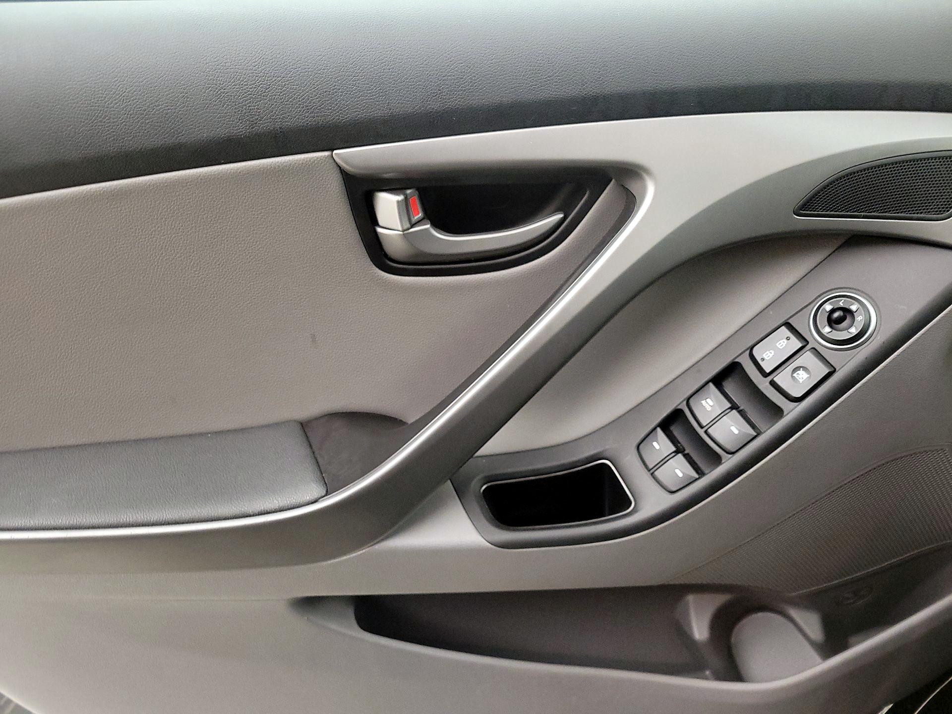 Thumbnail: 2015 Hyundai Elantra - 12