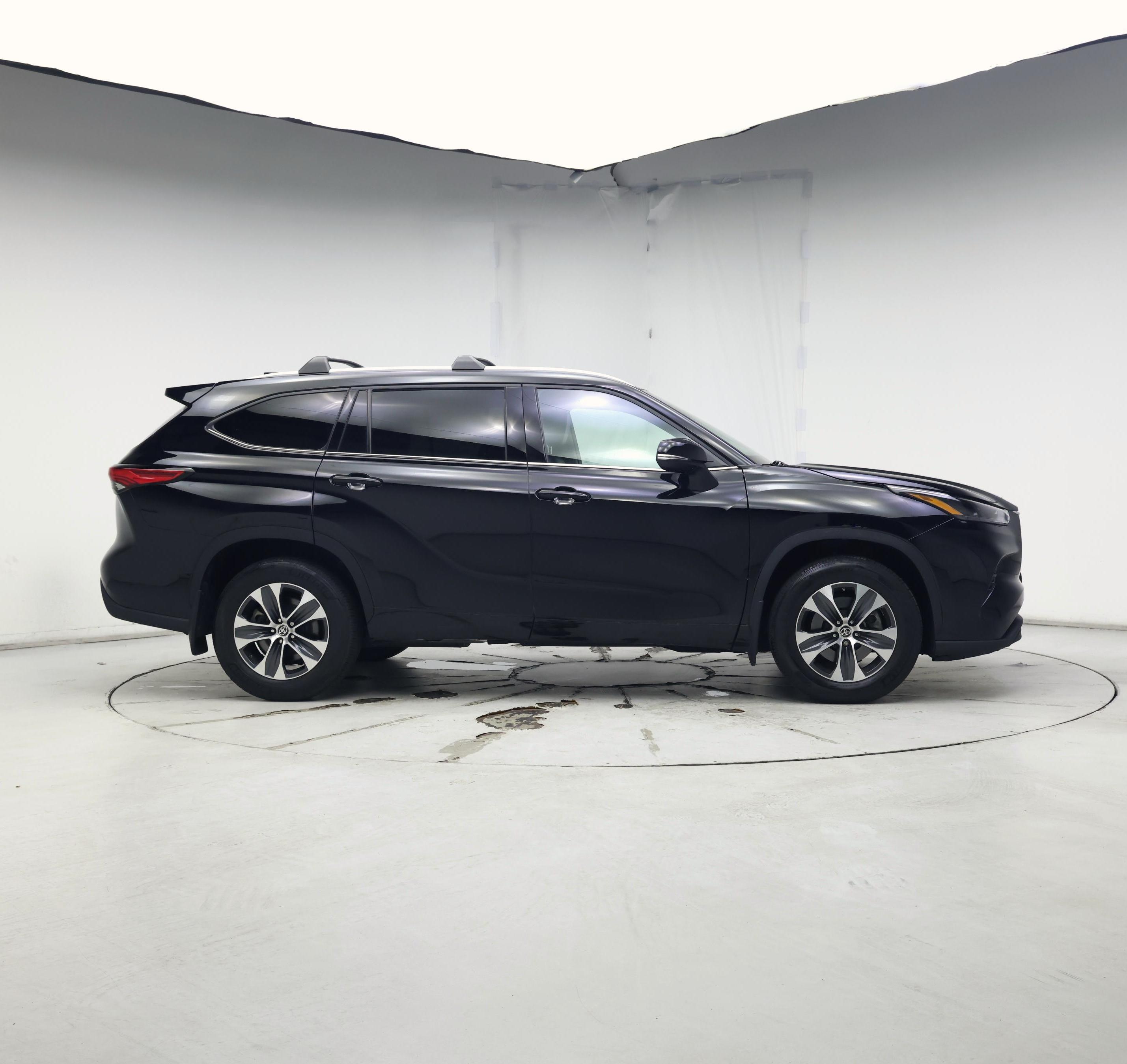 Thumbnail: 2022 Toyota Highlander - 7