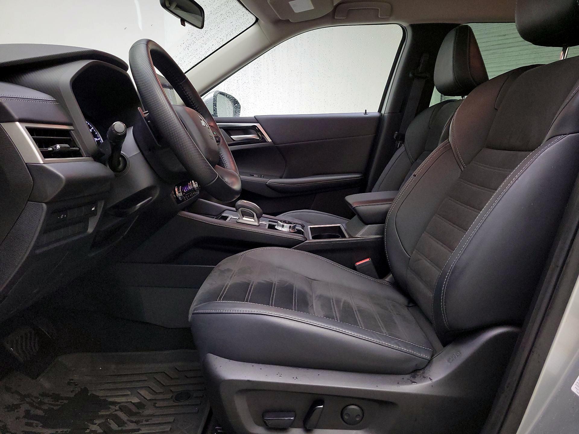 Thumbnail: 2022 Mitsubishi Outlander - 11