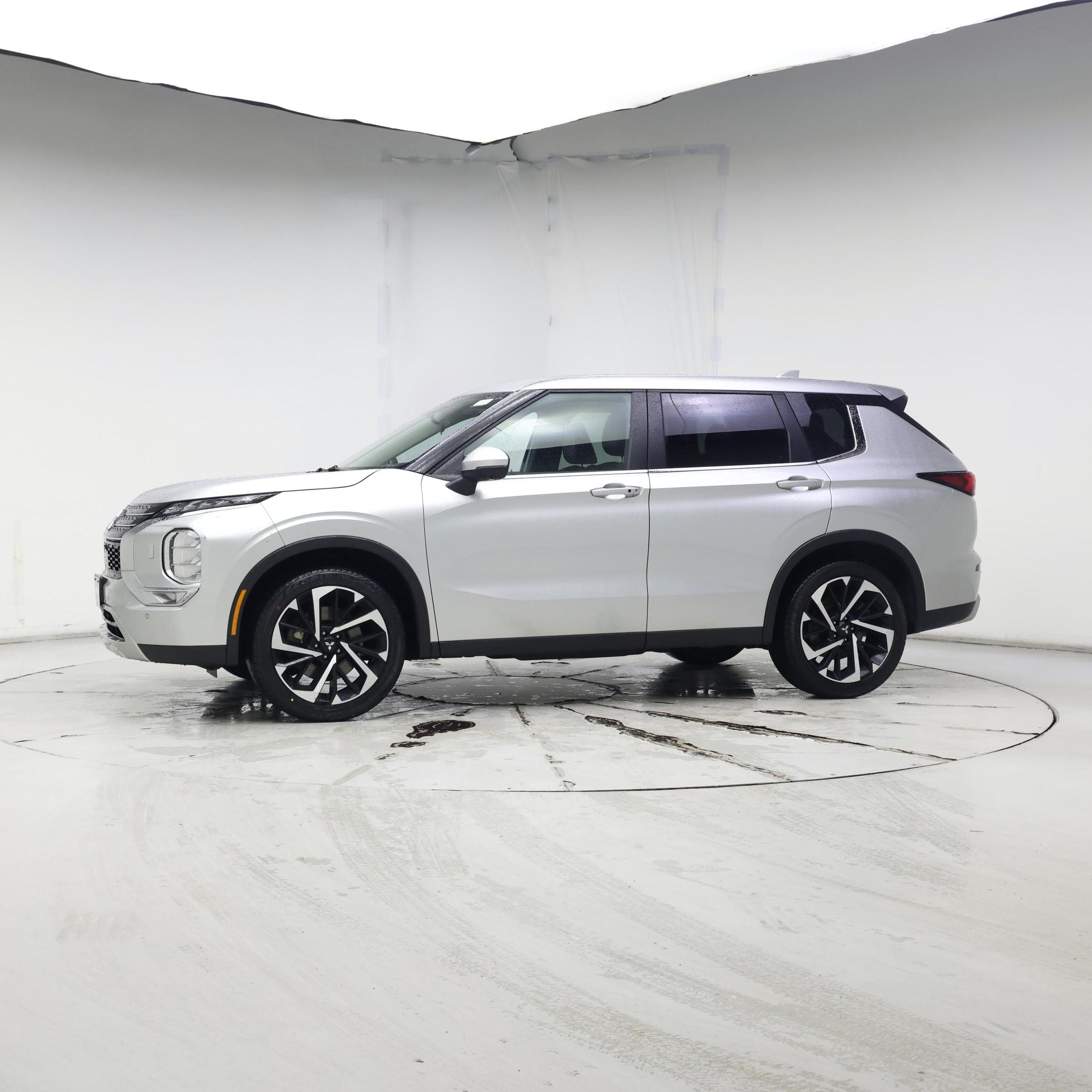 Thumbnail: 2022 Mitsubishi Outlander - 3