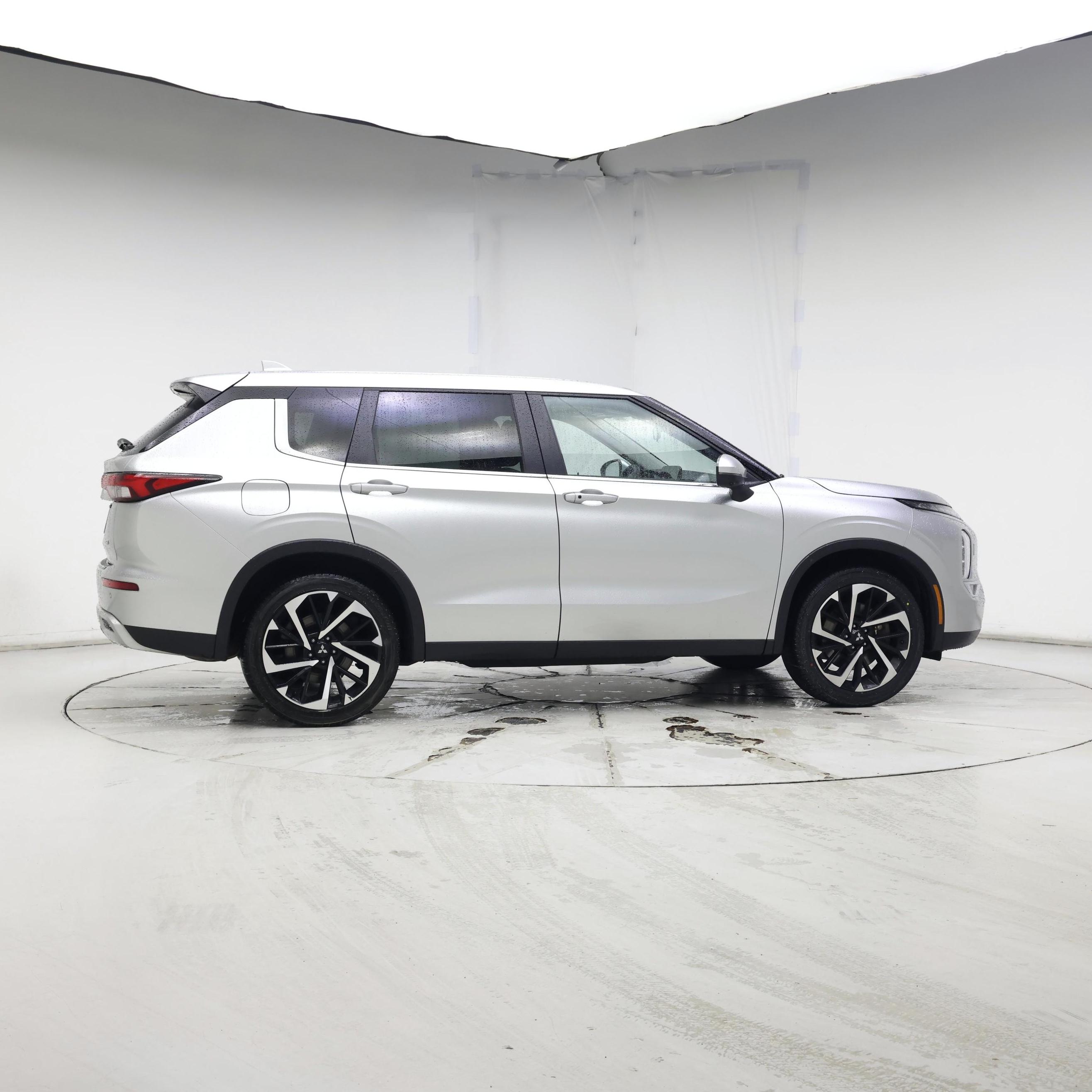 Thumbnail: 2022 Mitsubishi Outlander - 7