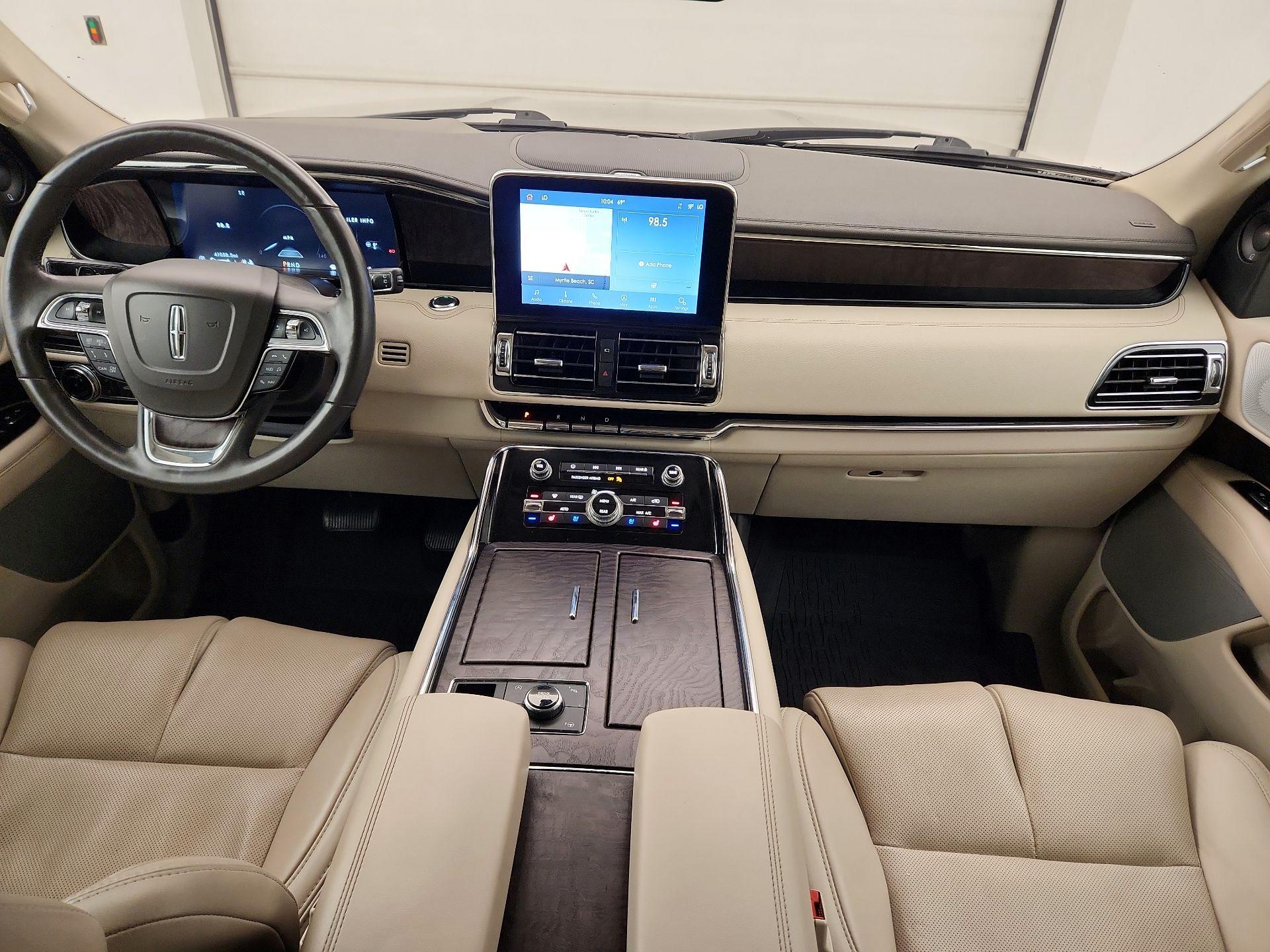 Thumbnail: 2020 Lincoln Navigator L - 9