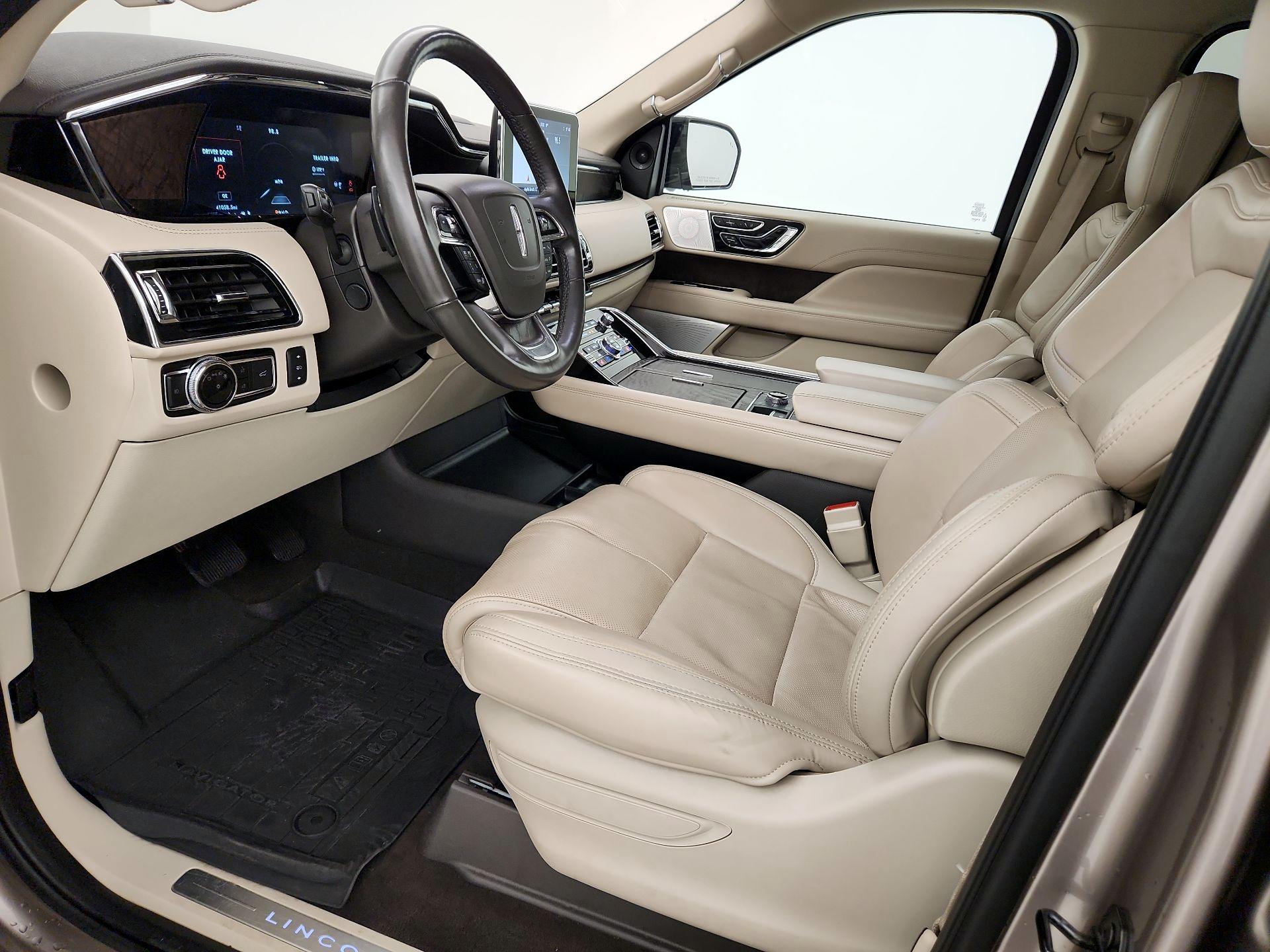 Thumbnail: 2020 Lincoln Navigator L - 11