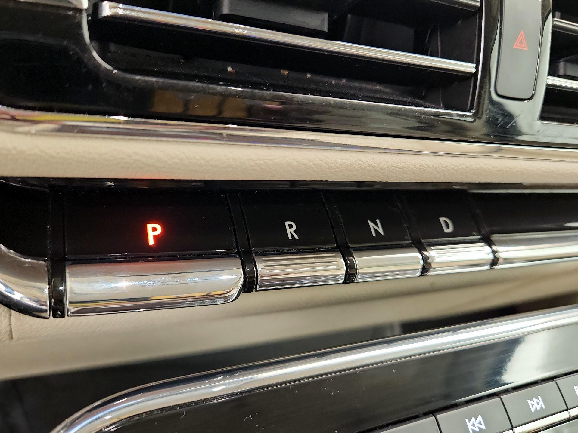 Thumbnail: 2020 Lincoln Navigator L - 18