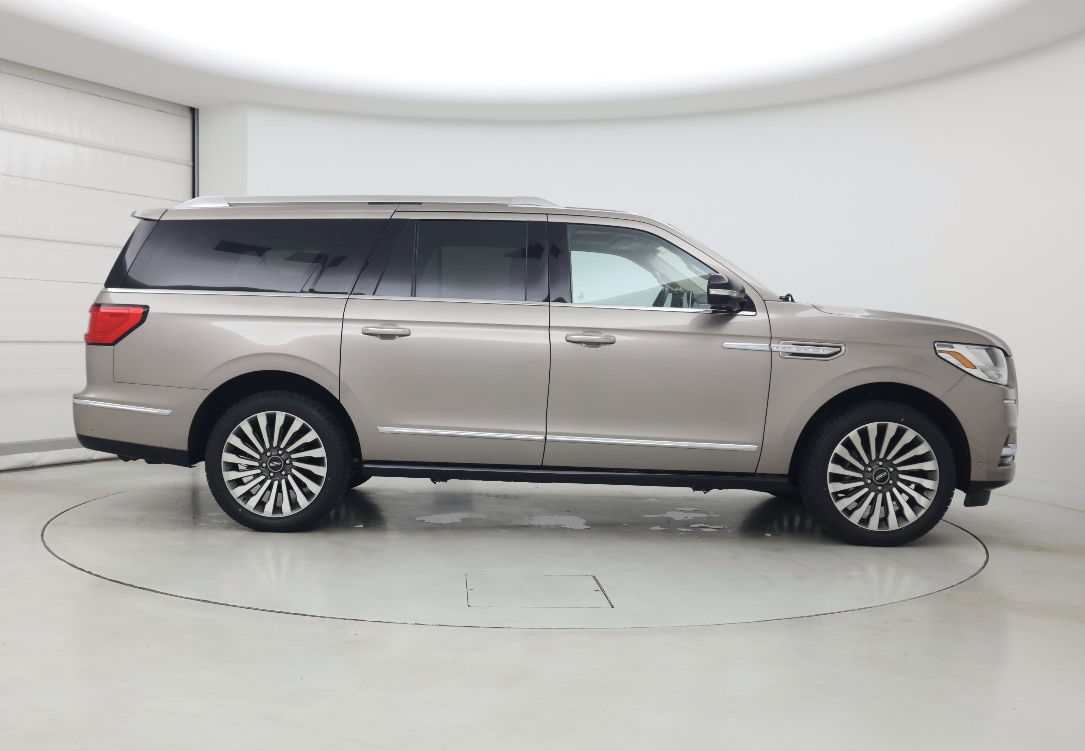 Thumbnail: 2020 Lincoln Navigator L - 7