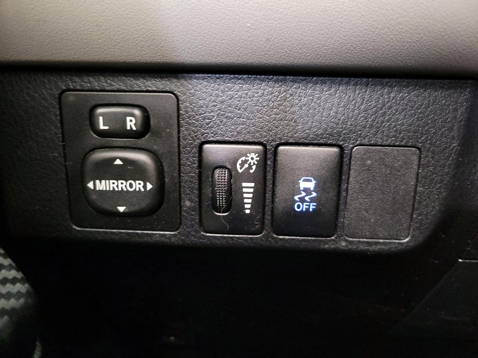Thumbnail: 2013 Toyota RAV4 - 13