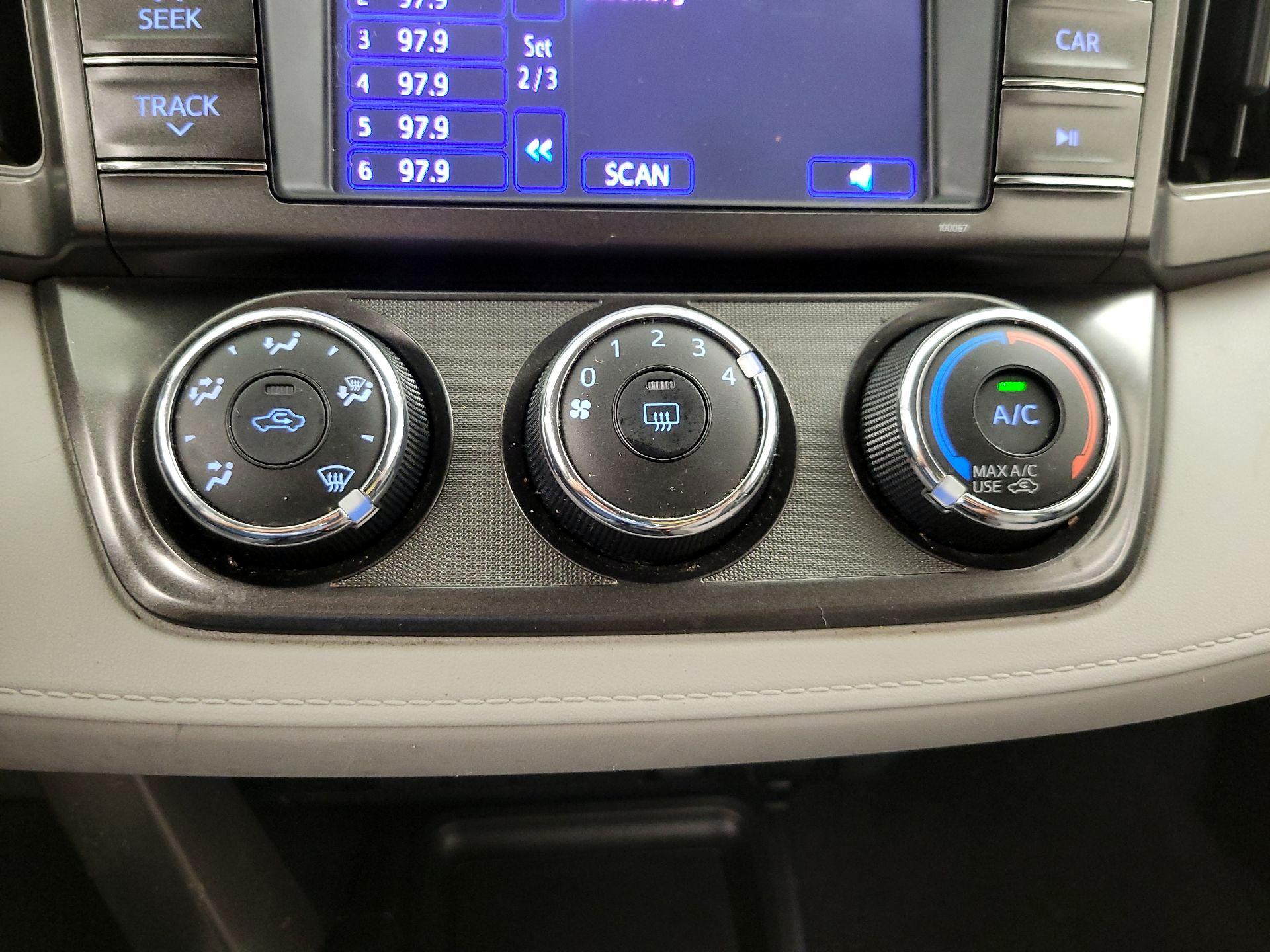Thumbnail: 2013 Toyota RAV4 - 16