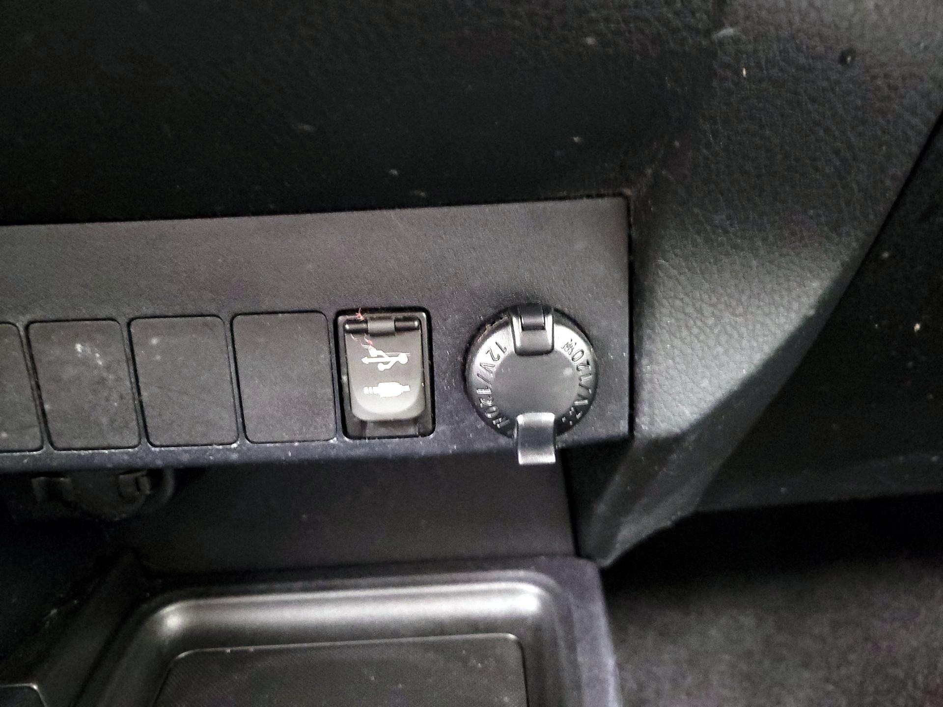 Thumbnail: 2013 Toyota RAV4 - 18