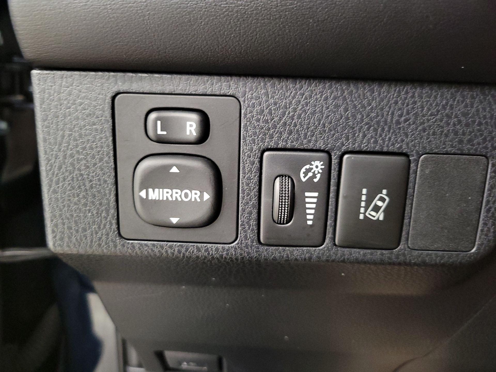 Thumbnail: 2018 Toyota RAV4 - 13