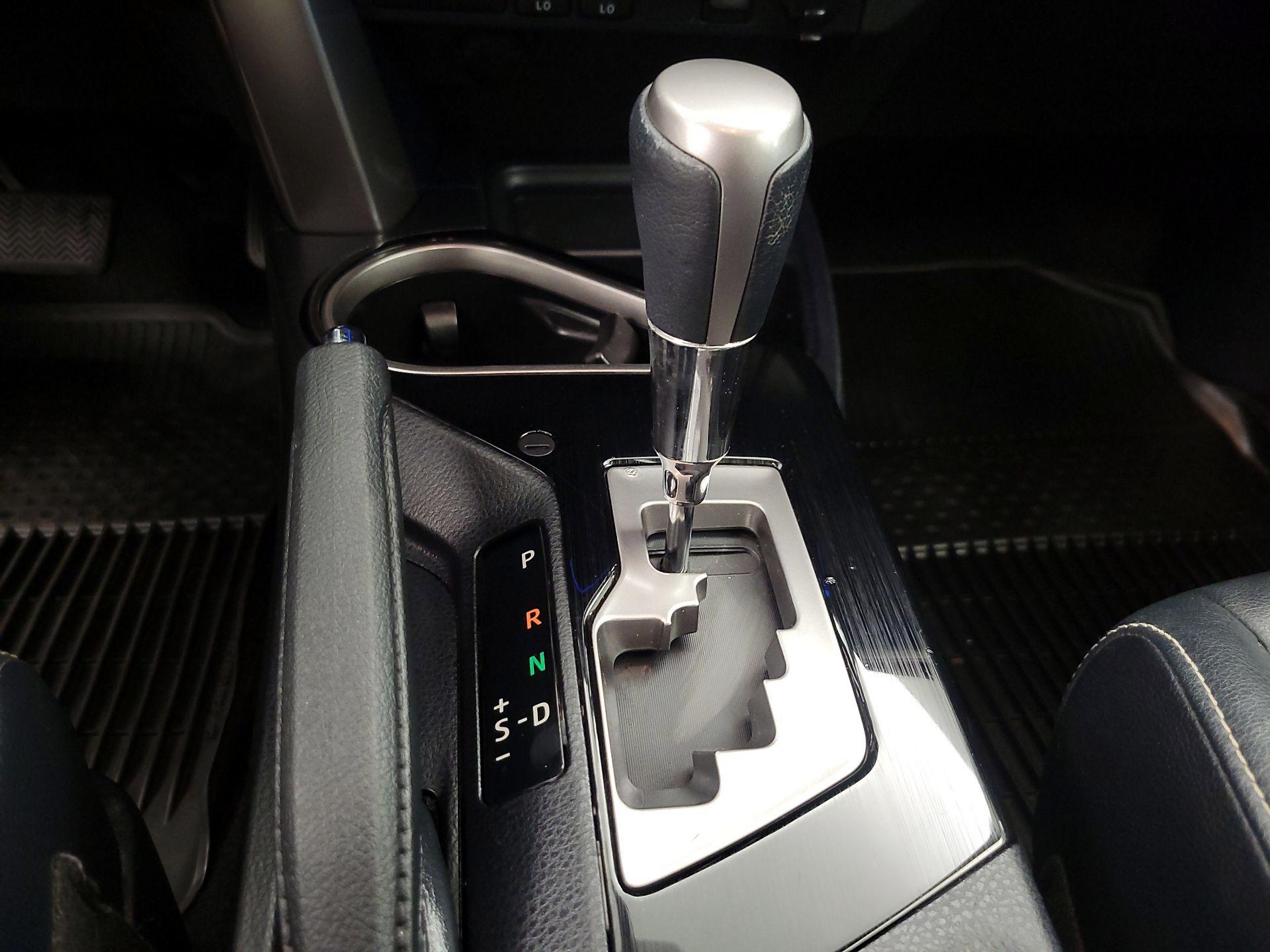 Thumbnail: 2018 Toyota RAV4 - 18